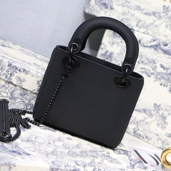 2020 new designer ladies luxury big brand handbag retro all-match flap messenger bag pu leather letters female party shoulder bag
2020 new designer ladies luxury big brand handbag retro all-match flap messenger bag pu leather letters female party shoulder bag
