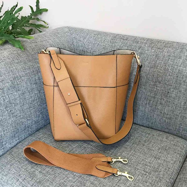 factory outlet design women's extremely simple wind leather bucket large capacity versatile tote bag single shoulder bag
factory outlet design women's extremely simple wind leather bucket large capacity versatile tote bag single shoulder bag