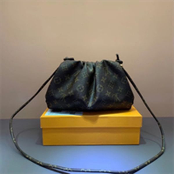brand designer luxury rt5f m3532 small explosion cloud bag women handbags iconic bags handles shoulder bags totes cross body bag clutche, Red;black
brand designer luxury rt5f m3532 small explosion cloud bag women handbags iconic bags handles shoulder bags totes cross body bag clutche, Red;black