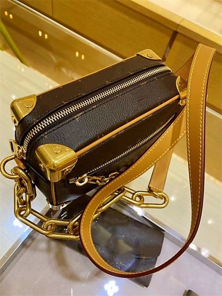 ladies fashion messenger bag cross body luxurys designers bags women shoulder golden chain handbag with zip outer pocket luxury elegant clas
ladies fashion messenger bag cross body luxurys designers bags women shoulder golden chain handbag with zip outer pocket luxury elegant clas