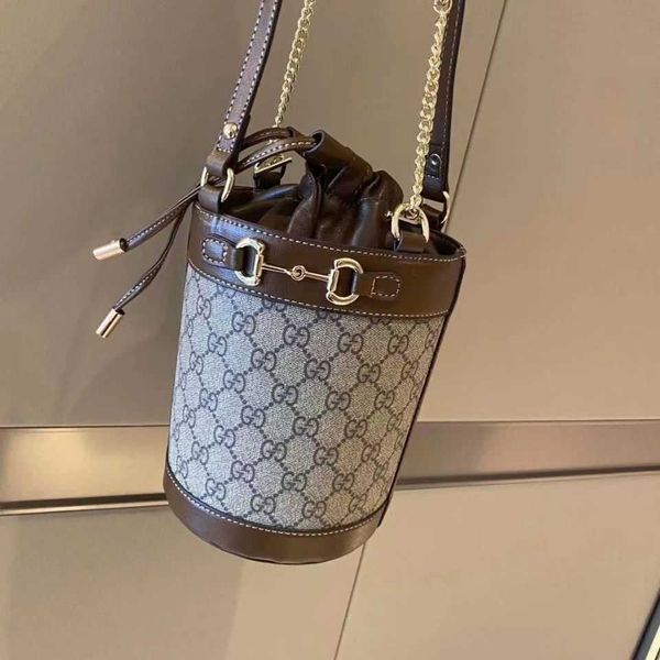 wholesale genuine bucket european 2021 bag with original ebony cowhide one shoulder messenger bag luxuryss designerss yw 
wholesale genuine bucket european 2021 bag with original ebony cowhide one shoulder messenger bag luxuryss designerss yw