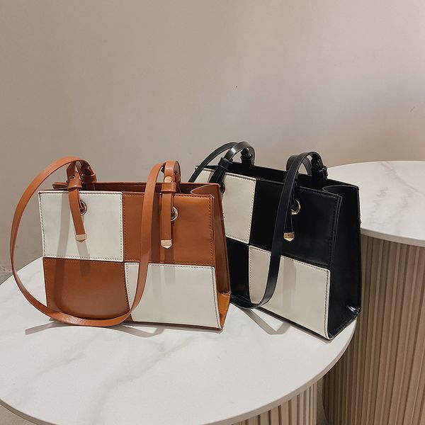 versatile plaid bag women's 2021 autumn fashion contrast color hand personalized splicing single shoulder diagonal small square
versatile plaid bag women's 2021 autumn fashion contrast color hand personalized splicing single shoulder diagonal small square