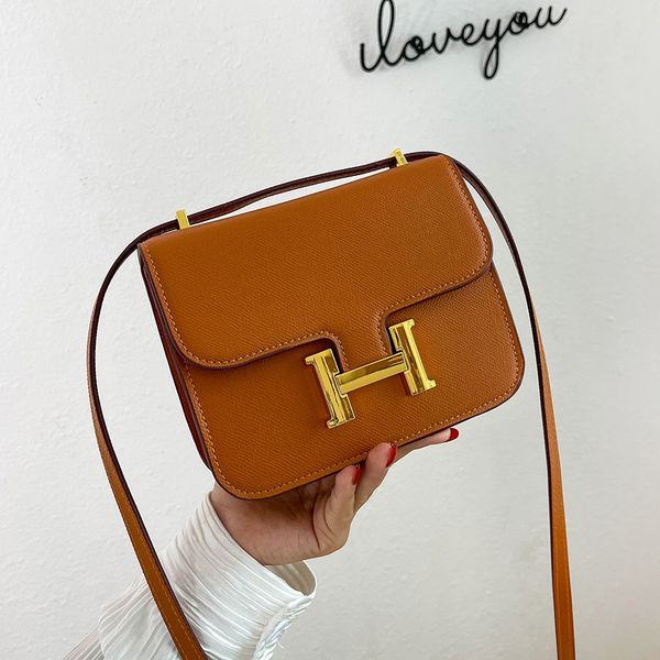 design s 2021 new simple fashion lock single shoulder messenger bag with foreign style and small square bag tide
design s 2021 new simple fashion lock single shoulder messenger bag with foreign style and small square bag tide