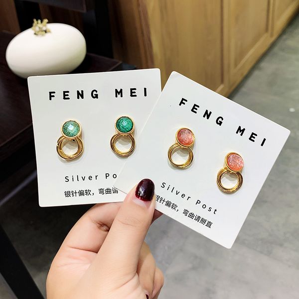 925 silver needle temperament, green earrings, simple drawing round earrings, versatile fashion earrings
925 silver needle temperament, green earrings, simple drawing round earrings, versatile fashion earrings