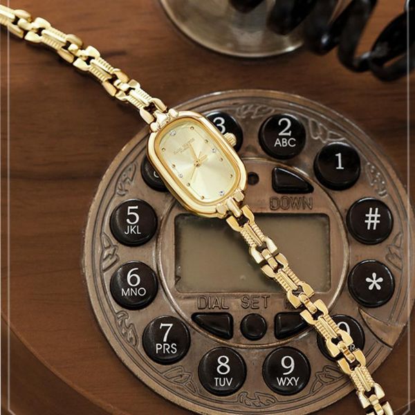 wristwatches luxury women bracelet watches fashion retro 2021 design dress wrist watch ladies quartz gold drop, Slivery;brown
wristwatches luxury women bracelet watches fashion retro 2021 design dress wrist watch ladies quartz gold drop, Slivery;brown