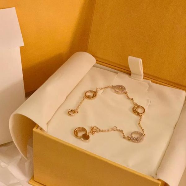 designer brand letter bracelet fashion women's bracelet hand chains birthday party valentine's gift wedding jewelry, Golden;silver
designer brand letter bracelet fashion women's bracelet hand chains birthday party valentine's gift wedding jewelry, Golden;silver