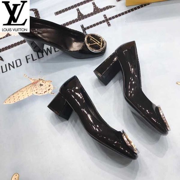 mules sneakers designer pumps luxury shoes women slides high loafers ballerinas heels dress sandals slippers vi1s, Black;white
mules sneakers designer pumps luxury shoes women slides high loafers ballerinas heels dress sandals slippers vi1s, Black;white