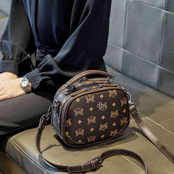 handbag 2021 tiktok, style, all match, shoulder bag, small portable vibrato bag., Black;red
handbag 2021 tiktok, style, all match, shoulder bag, small portable vibrato bag., Black;red