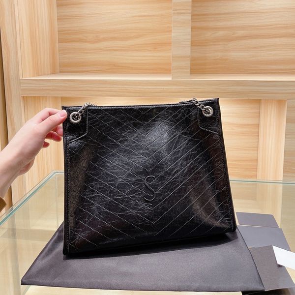 shoulder bags luxury tote bag handbags designer totes handbag chain pulling package oil wax leather high-quality and high-capacity size 33 2
shoulder bags luxury tote bag handbags designer totes handbag chain pulling package oil wax leather high-quality and high-capacity size 33 2