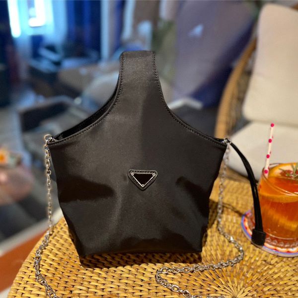 women nylon chain handbag tote bag light crossbody bag triangular element large internal space modern stylish handbags purse
women nylon chain handbag tote bag light crossbody bag triangular element large internal space modern stylish handbags purse