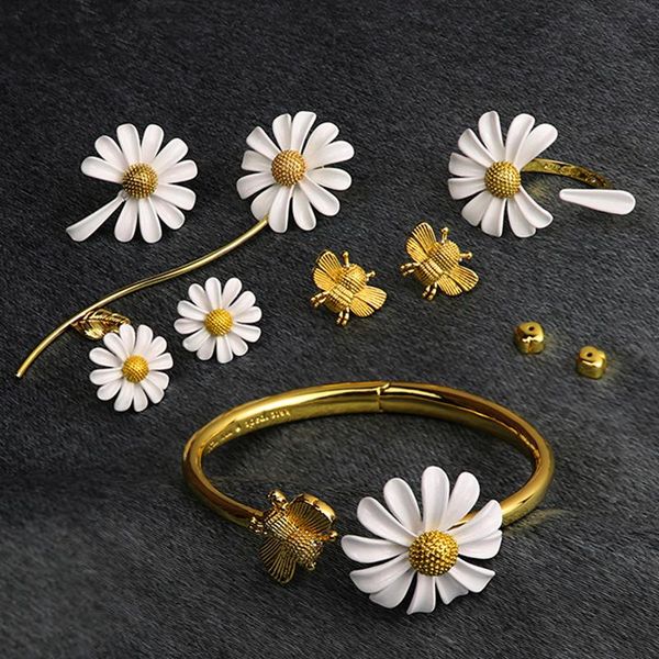 bangle 2021 cute design gold color daisy flower bee animal adjustable buckle bracelet for women girl set banquet anniversary gift, Black
bangle 2021 cute design gold color daisy flower bee animal adjustable buckle bracelet for women girl set banquet anniversary gift, Black