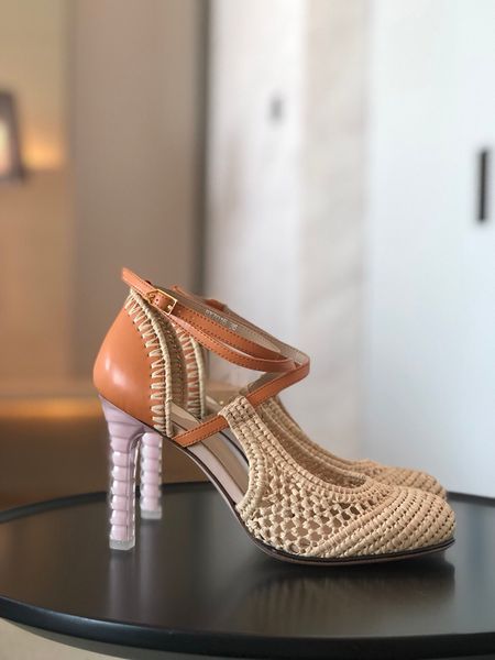2021 fashion high heels shoes designer women pointed toe low heel shoess woman gladiaor sandals lady brand design mesh womens shoe with box, Black
2021 fashion high heels shoes designer women pointed toe low heel shoess woman gladiaor sandals lady brand design mesh womens shoe with box, Black