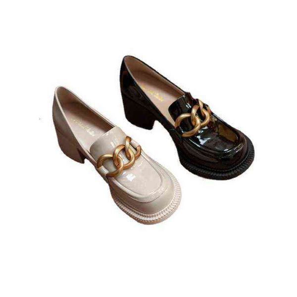 leather women's sho thick heel round head chain deep mouth single shoe cow patent middle lefu big baby
leather women's sho thick heel round head chain deep mouth single shoe cow patent middle lefu big baby