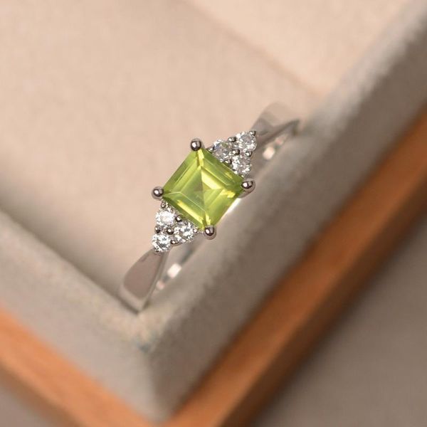cluster rings european and american olive green ring light luxury elegant fashion small zircon ladies personality, Golden;silver
cluster rings european and american olive green ring light luxury elegant fashion small zircon ladies personality, Golden;silver