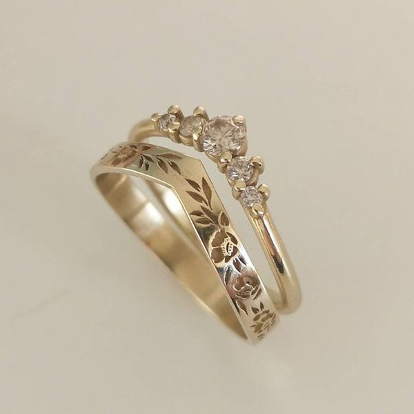 2021 personality v-shaped band rings ladies wreath jewelry fashion niche hollowed out party gift proposal, Silver
2021 personality v-shaped band rings ladies wreath jewelry fashion niche hollowed out party gift proposal, Silver