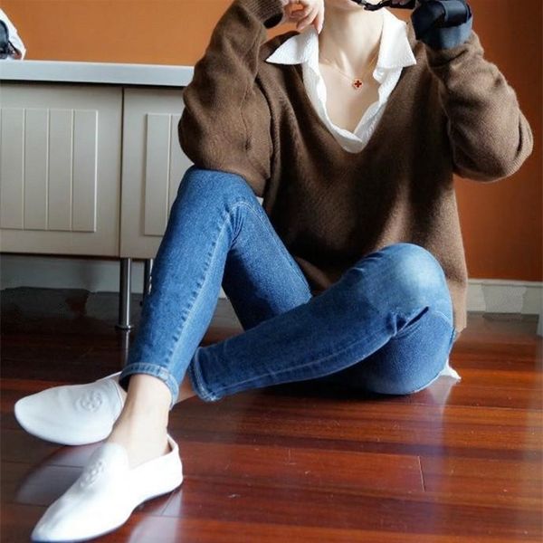 2021 new cashmere sweater women big v collar pullover ladies fashion bat sleeves sweater, White;black
2021 new cashmere sweater women big v collar pullover ladies fashion bat sleeves sweater, White;black