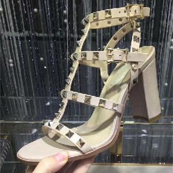 quality 2019 high european style brand shoes imported leather female sandals designer rivet slippers women's fashion heels, Black
quality 2019 high european style brand shoes imported leather female sandals designer rivet slippers women's fashion heels, Black
