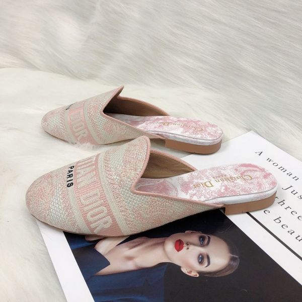 slipper 2020 new spring and summer letter slippers for women to wear d-letter embroidery baotou printing jelly color versatile muller shoesz, Black
slipper 2020 new spring and summer letter slippers for women to wear d-letter embroidery baotou printing jelly color versatile muller shoesz, Black