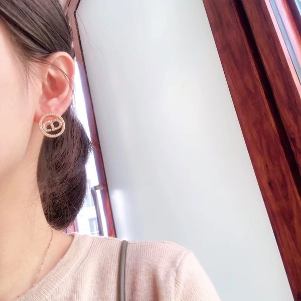 gift box signature c letter full diamond earrings women 925 silver needle proof allergy high version earrings women jewelry, Golden
gift box signature c letter full diamond earrings women 925 silver needle proof allergy high version earrings women jewelry, Golden