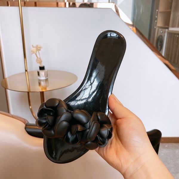 2021 women fashion designer slippers black rose summer beach party casual sandals
2021 women fashion designer slippers black rose summer beach party casual sandals