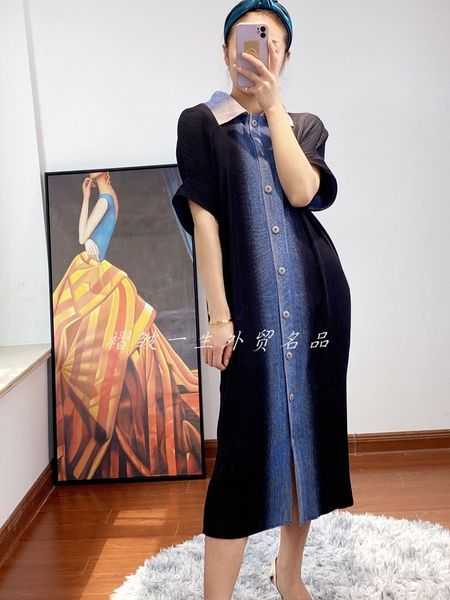 dress miyake fold of gradient turndown collar button straight, Black;gray 
dress miyake fold of gradient turndown collar button straight, Black;gray