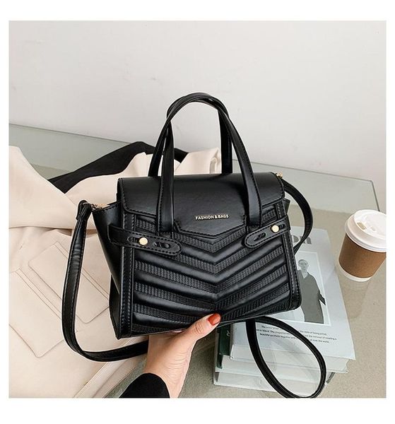 autumn and winter fashion ladies embroidered thread portable shoulder bag pu large capacity female bags
autumn and winter fashion ladies embroidered thread portable shoulder bag pu large capacity female bags