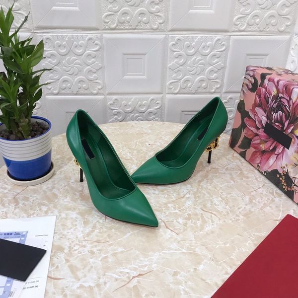 high-quality designer women's shoes fashion high-heeled luxury pointed wedding party brand single shoes, Red;white
high-quality designer women's shoes fashion high-heeled luxury pointed wedding party brand single shoes, Red;white