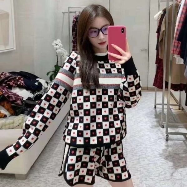 2021 new love lattice long sleeve + shorts two-piece light cooked sweet wind suit women, Gray
2021 new love lattice long sleeve + shorts two-piece light cooked sweet wind suit women, Gray