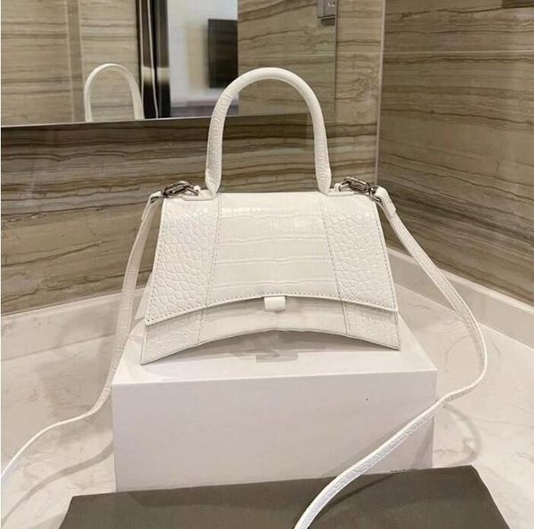 2022 luxury designer handbag hourglass crossbody bag ladies fashion classic one shoulder portable full set gift box packaging b632
2022 luxury designer handbag hourglass crossbody bag ladies fashion classic one shoulder portable full set gift box packaging b632
