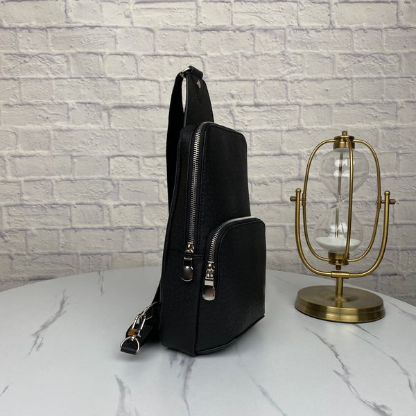 designer mens womens cross fashion bags luxury classics casual black plain simple design make of genuine leather and alloy big space shoppin
designer mens womens cross fashion bags luxury classics casual black plain simple design make of genuine leather and alloy big space shoppin