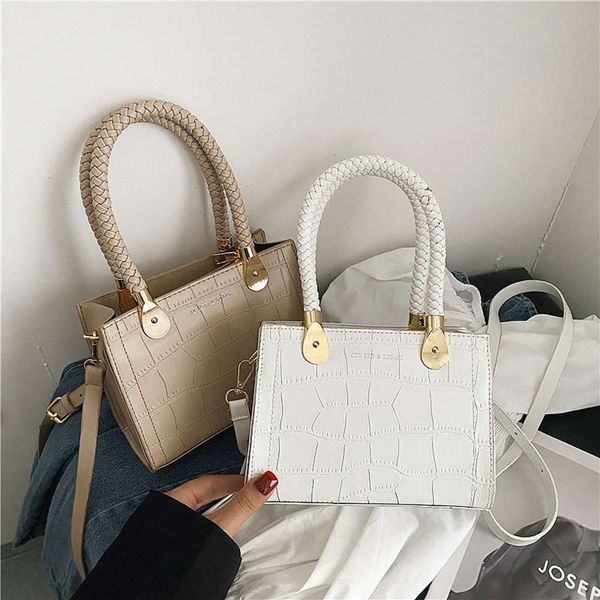 portable bag 2021 fashion women's spring and summer menger solid color simple stone pattern single shoulder 
portable bag 2021 fashion women's spring and summer menger solid color simple stone pattern single shoulder