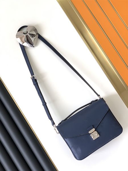 7a designer-new genuine leather bag with cowhide fashionable small side bag with moisture and one shoulder slanting bag for ladies
7a designer-new genuine leather bag with cowhide fashionable small side bag with moisture and one shoulder slanting bag for ladies