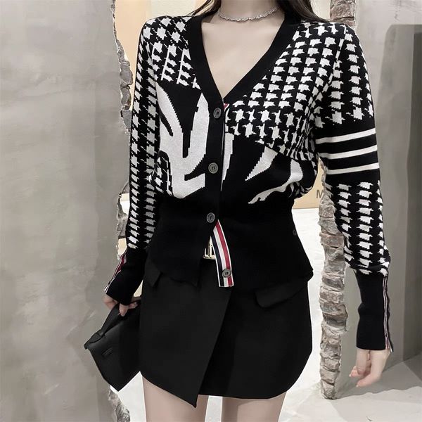 tb2021ss autumn winter new black and white stitching sweet long sleeve thin knitted cardigan coat, White;black
tb2021ss autumn winter new black and white stitching sweet long sleeve thin knitted cardigan coat, White;black