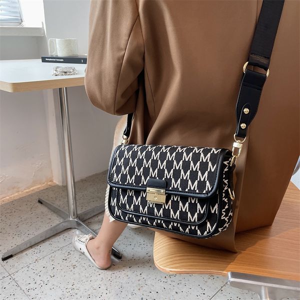 hangbags women's bag 2021 minority underarm printed buckle wide shoulder belt single small square student commuter messenger
hangbags women's bag 2021 minority underarm printed buckle wide shoulder belt single small square student commuter messenger