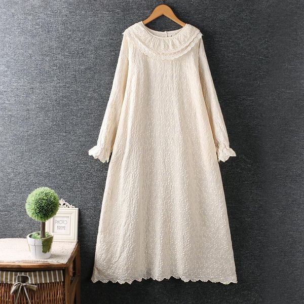 casual dresses autumn women dress japan style embroidery lace o-neck cotton and linen solid color long sleeve, Black;gray
casual dresses autumn women dress japan style embroidery lace o-neck cotton and linen solid color long sleeve, Black;gray