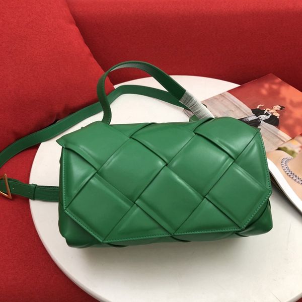 2021 fashion new style leather ladies woven messenger bag temperament casual check bag joker luxury designer shoulder bag
2021 fashion new style leather ladies woven messenger bag temperament casual check bag joker luxury designer shoulder bag