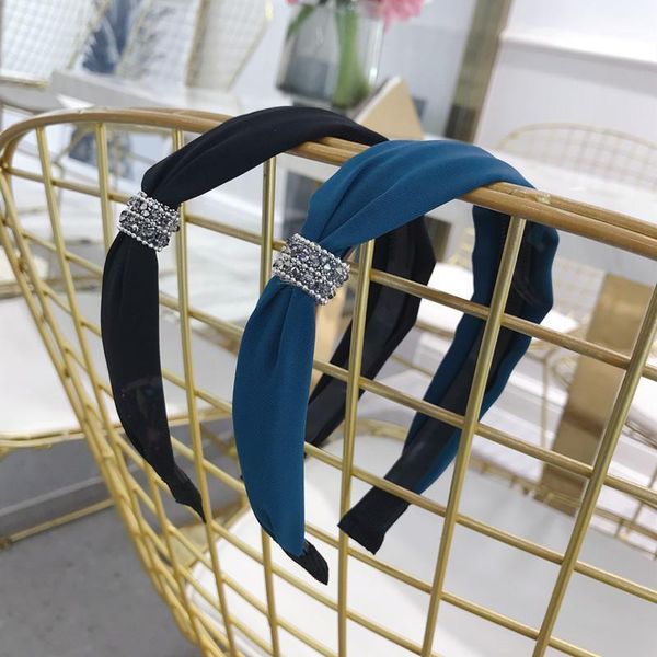with teeth side fine knotted hair hoop accessories non-slip women headband fine-edged rhinestone toothed head hoop1
with teeth side fine knotted hair hoop accessories non-slip women headband fine-edged rhinestone toothed head hoop1