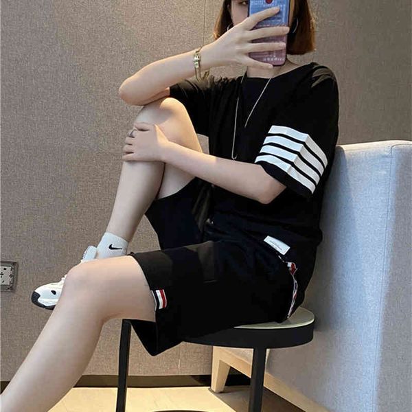 2022 factory wholesale new fashion suit female couple summer four bar short sleeve webbing shorts leisure sports two piece set, White
2022 factory wholesale new fashion suit female couple summer four bar short sleeve webbing shorts leisure sports two piece set, White