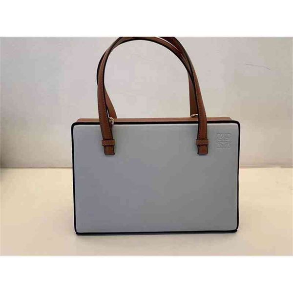 bag holderloewe / luo yiwei postal leather hand-held postman's single shoulder baghandbag hook
bag holderloewe / luo yiwei postal leather hand-held postman's single shoulder baghandbag hook