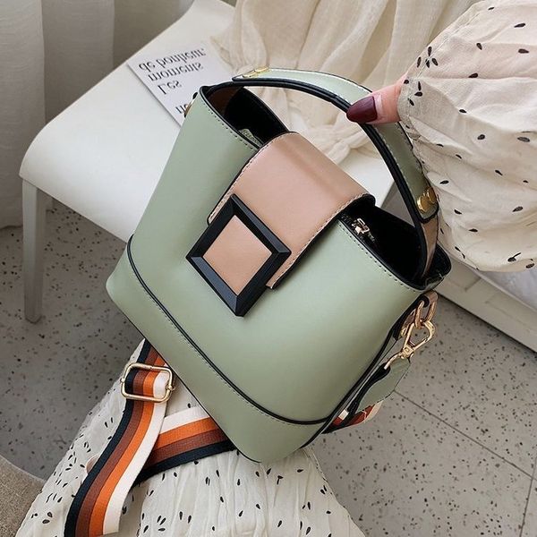 2021 spring new fashion korean version versatile trend women's bag single shoulder slung large capacity hand
2021 spring new fashion korean version versatile trend women's bag single shoulder slung large capacity hand