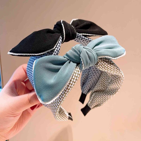 Barrettes Hairpin South Korea's New Version of Pressed Hair Bow Hoop Femininity Out Wide Side Wave Point Lovely Headband Jewelry, Golden;silver
Barrettes Hairpin South Korea's New Version of Pressed Hair Bow Hoop Femininity Out Wide Side Wave Point Lovely Headband Jewelry, Golden;silver