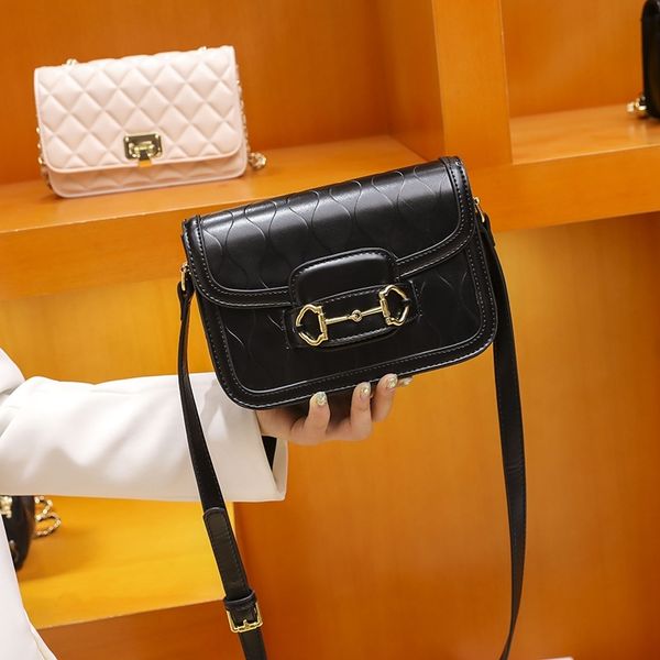 design bag new minority armpit small square single shoulder portable wave saddle bag female messenger handbags
design bag new minority armpit small square single shoulder portable wave saddle bag female messenger handbags
