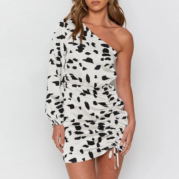 jumpsuits women printing tighted oblique shoulder mini sleeve party leisure sun spot drawstring folds club robe, Black;white
jumpsuits women printing tighted oblique shoulder mini sleeve party leisure sun spot drawstring folds club robe, Black;white