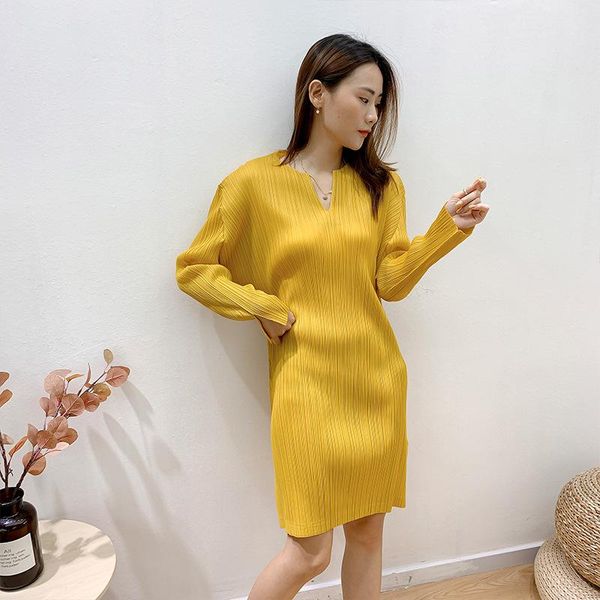 pleated v-neck bottoming dress autumn 2021 style fashion round neck showing thin long sleeve t-shirt for women casual dresses, Black;gray
pleated v-neck bottoming dress autumn 2021 style fashion round neck showing thin long sleeve t-shirt for women casual dresses, Black;gray
