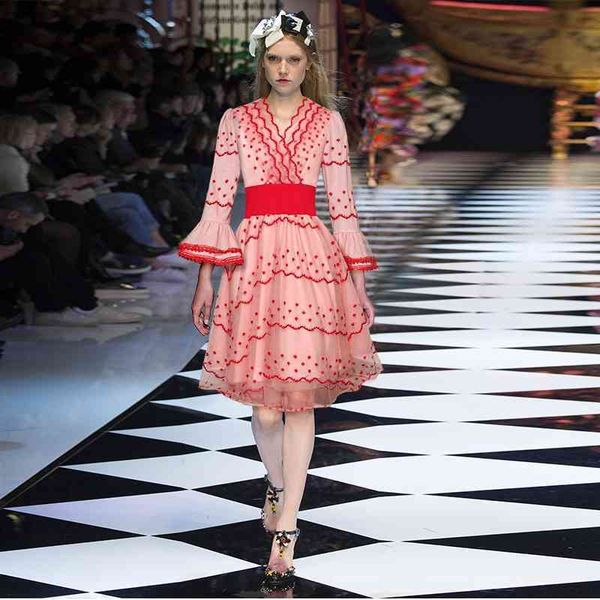 high-end custom women party dress spring summer red flower embroidery net yard layered ruffles slim knee-length 210525, Black;gray
high-end custom women party dress spring summer red flower embroidery net yard layered ruffles slim knee-length 210525, Black;gray