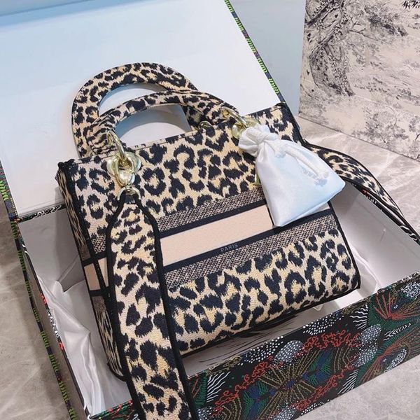 luxurys designer fashion bags paris classic canvas lady tote bag dlite houndstooth crossbody handbags woman small totes shoulder handbag
luxurys designer fashion bags paris classic canvas lady tote bag dlite houndstooth crossbody handbags woman small totes shoulder handbag