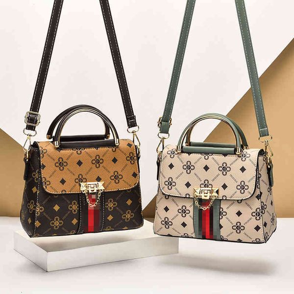 bag women's printed diagonal single shoulder hand large capacity with buckle, Black;red
bag women's printed diagonal single shoulder hand large capacity with buckle, Black;red