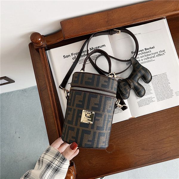 designer new printing bucket small cylinder women's bag fashion versatile single shoulder messenger bag handbags outlet
designer new printing bucket small cylinder women's bag fashion versatile single shoulder messenger bag handbags outlet