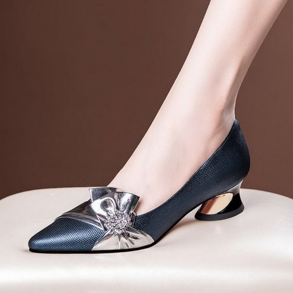 2022 Spring New Women ShoesSquare Mid HeelsRhinestone BowtiePointed ToeShollow OutCashmereSlio onFemale FootwareBlack, Black shiny
2022 Spring New Women ShoesSquare Mid HeelsRhinestone BowtiePointed ToeShollow OutCashmereSlio onFemale FootwareBlack, Black shiny