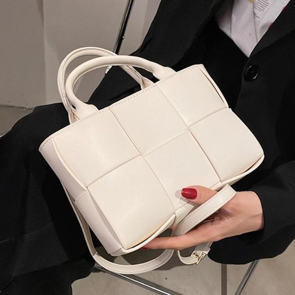 woven tote bag 2021 fashion high-quality pu leathe women's designer handbag solid color shoulder messenger cross body
woven tote bag 2021 fashion high-quality pu leathe women's designer handbag solid color shoulder messenger cross body